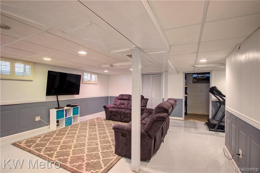 1800 Hampton Road Grosse Pointe Woods, MI 48236 - Photo 28 of 35