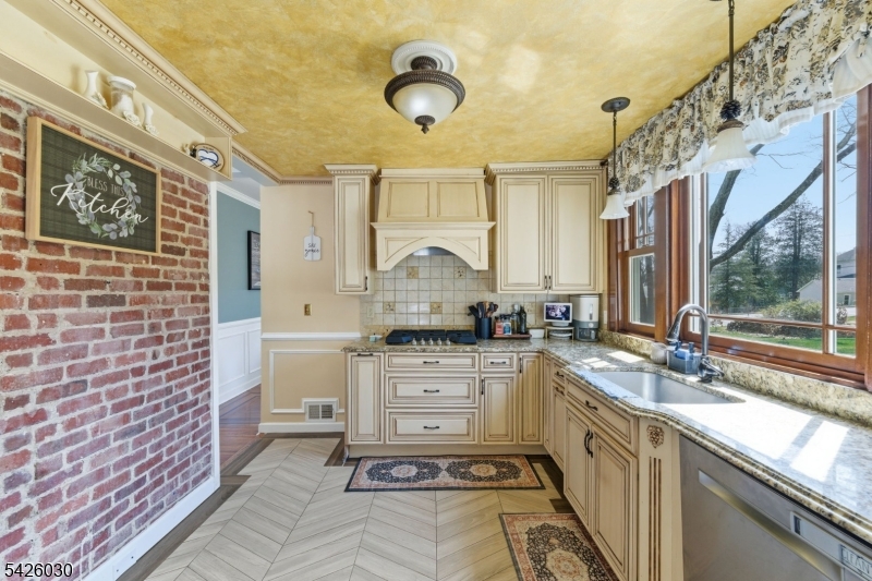 79 Ann Street Dover, NJ 07801 - Photo 16 of 50