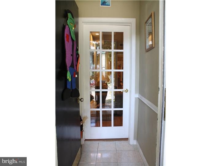 265 Rochelle Avenue Philadelphia, PA 19128 - Photo 3 of 24 Foyer