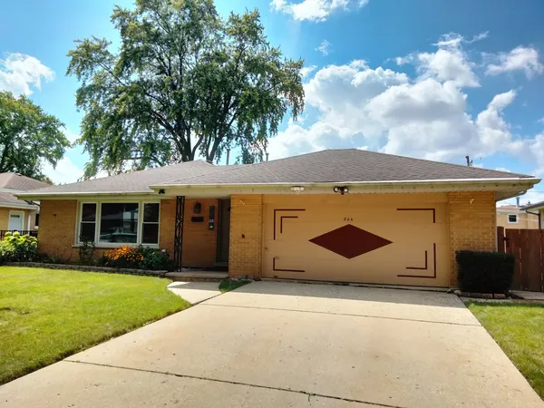 $3,800 | 904 South Edward Street, Mount Prospect, IL 60056