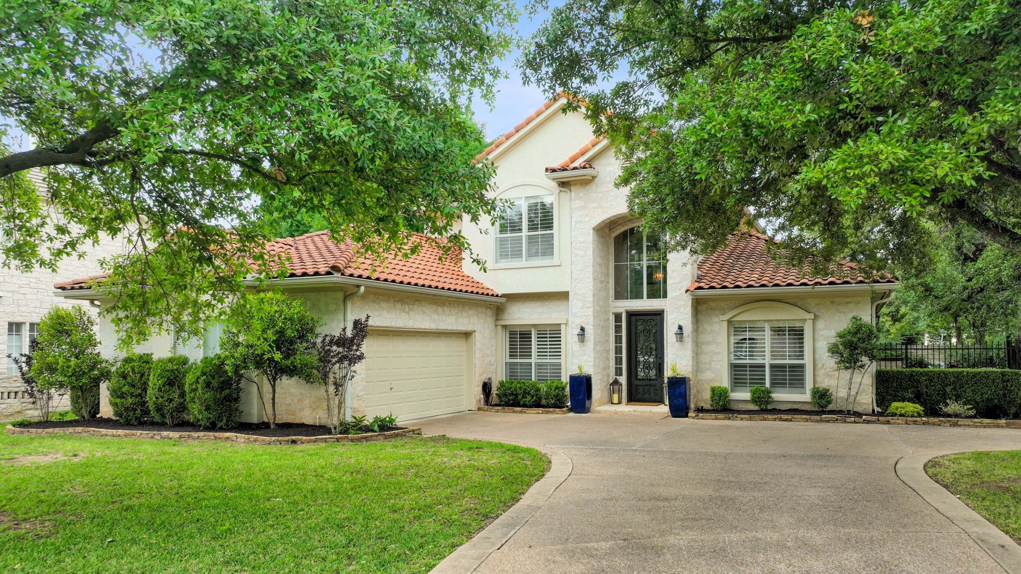 Welcome to 11 Sunview, a bright spot awaits you in The Hills Of Lakeway