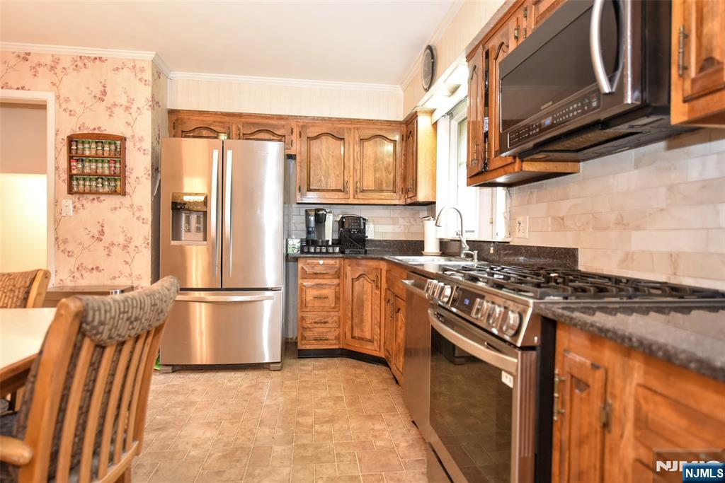 63 Eleron Place Wayne, NJ 07470 - Photo 12 of 31