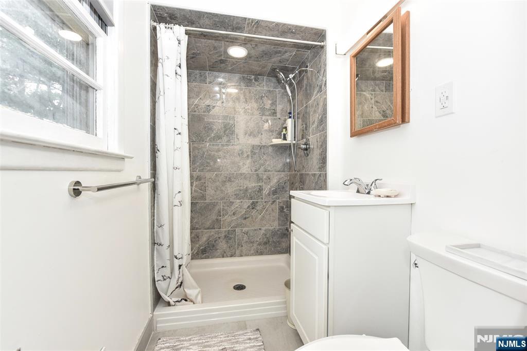 63 Eleron Place Wayne, NJ 07470 - Photo 14 of 31