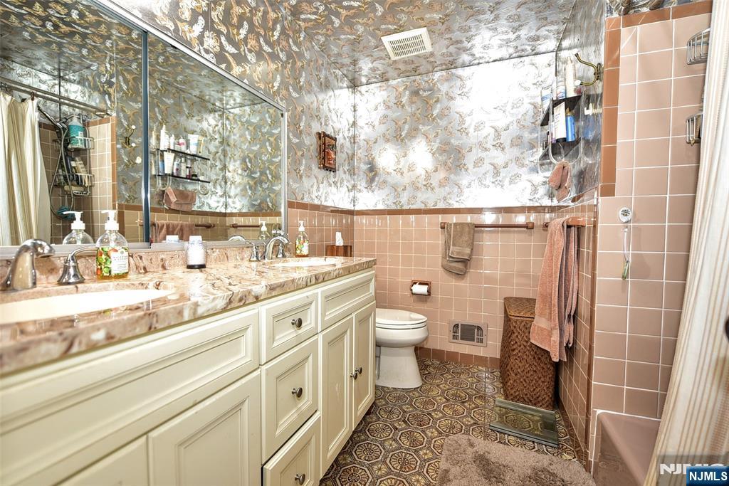 63 Eleron Place Wayne, NJ 07470 - Photo 16 of 31