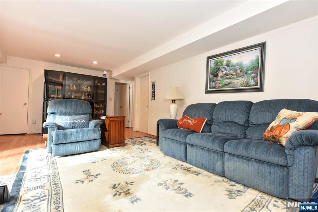 63 Eleron Place Wayne, NJ 07470 - Photo 21 of 31