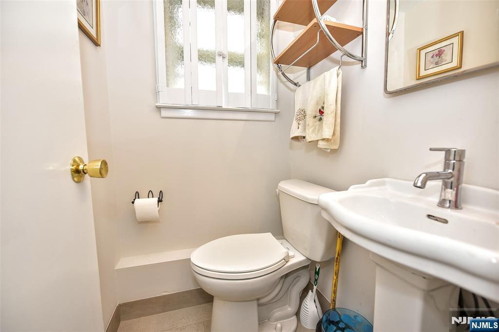 63 Eleron Place Wayne, NJ 07470 - Photo 23 of 31