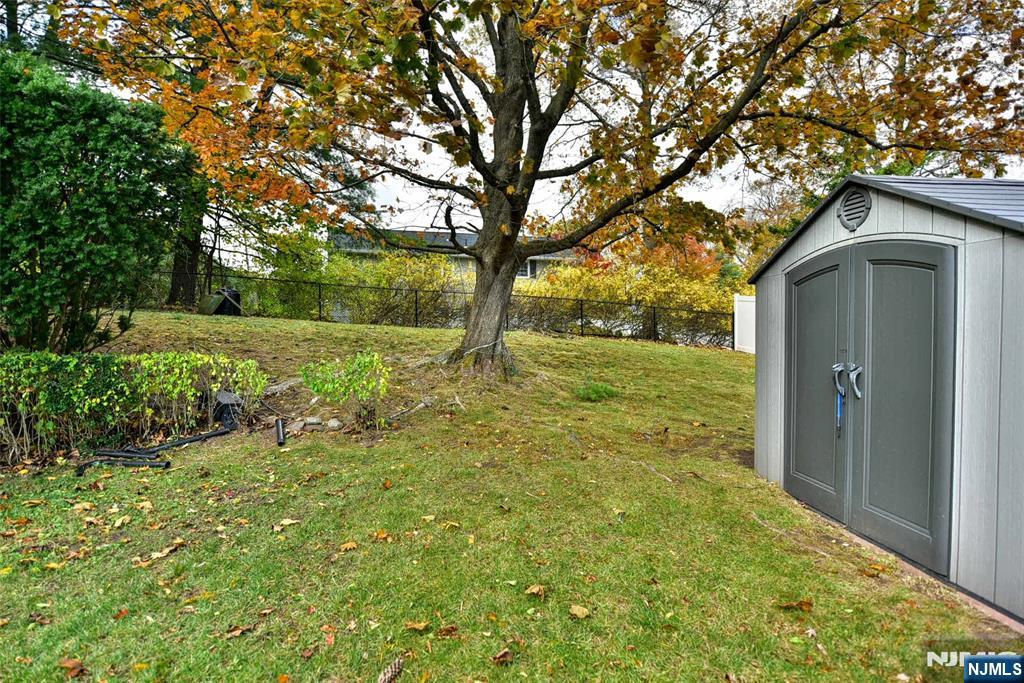 63 Eleron Place Wayne, NJ 07470 - Photo 27 of 31