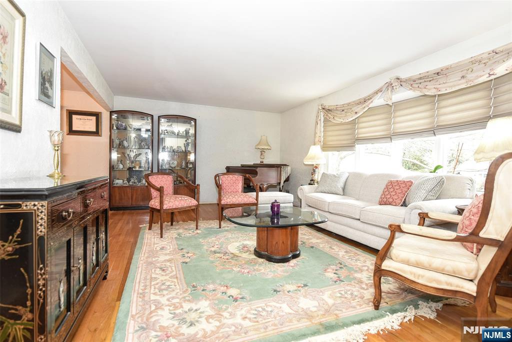 63 Eleron Place Wayne, NJ 07470 - Photo 5 of 31