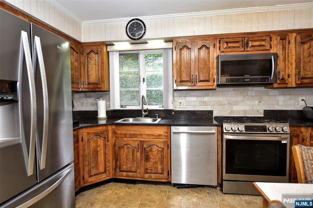 63 Eleron Place Wayne, NJ 07470 - Photo 10 of 31