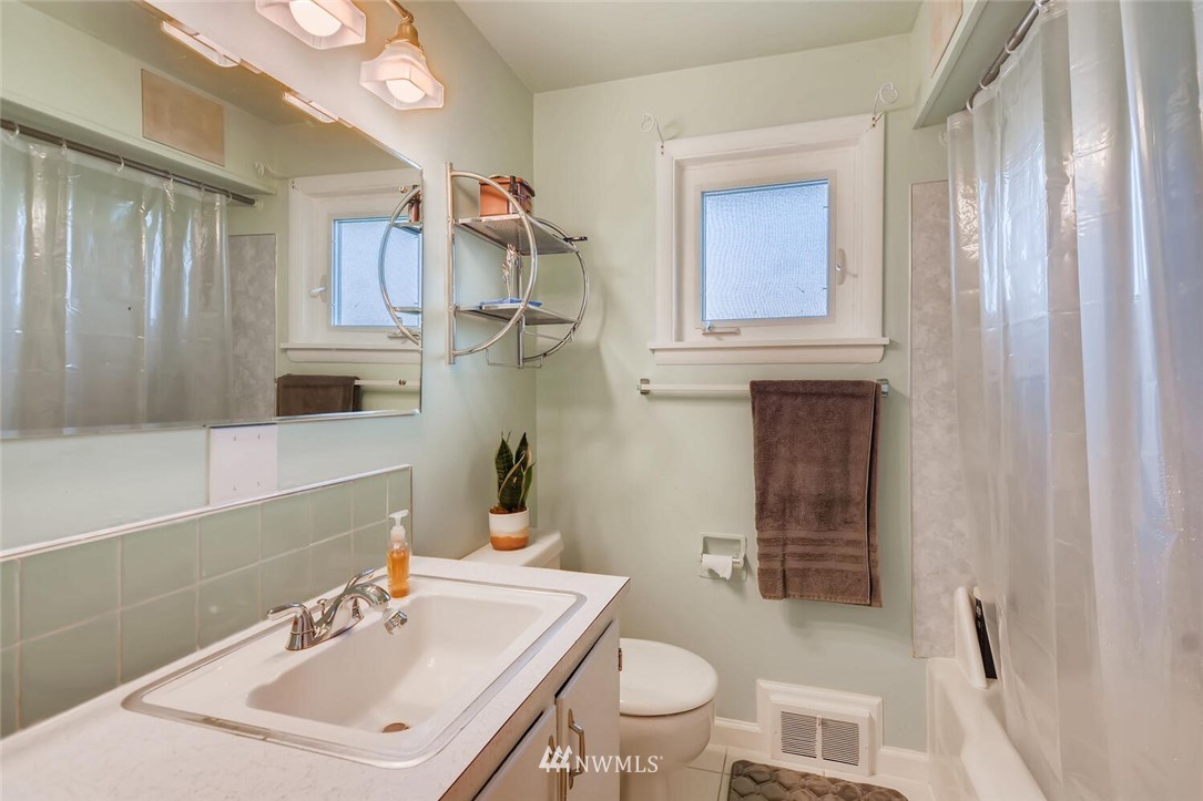 1919 Rucker Avenue, Unit 1 & 2 Everett, WA 98201 - Photo 15 of 40 Gallery Image 15