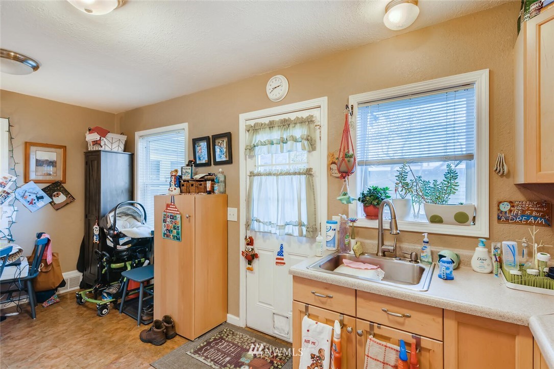 1919 Rucker Avenue, Unit 1 & 2 Everett, WA 98201 - Photo 26 of 40 Gallery Image 26