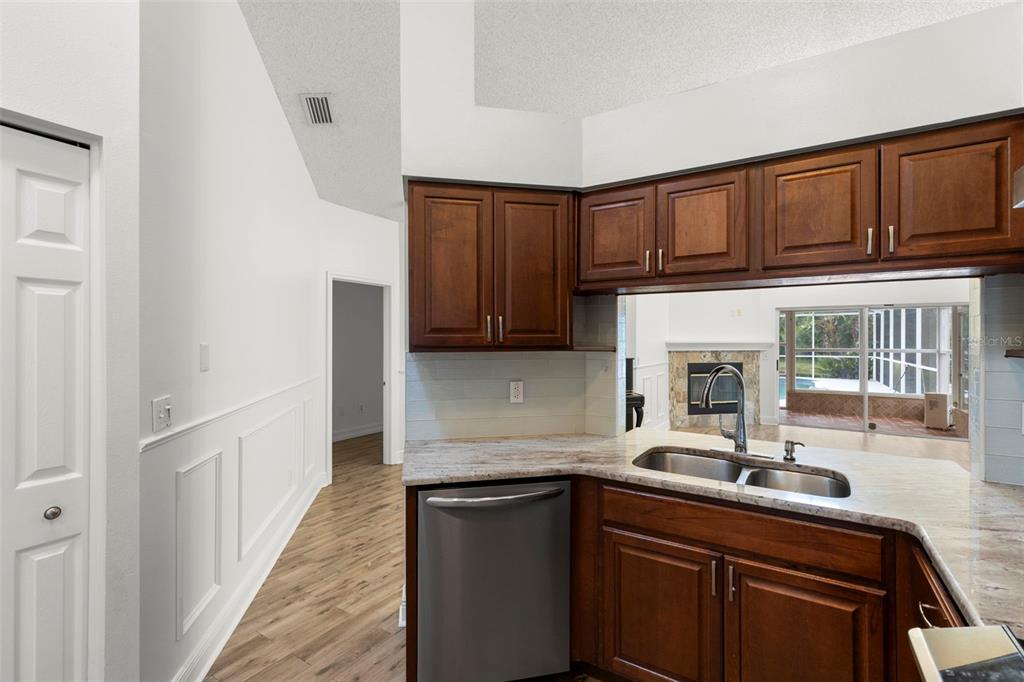 12957 Royal George Avenue Odessa, FL 33556 - Photo 8 of 37