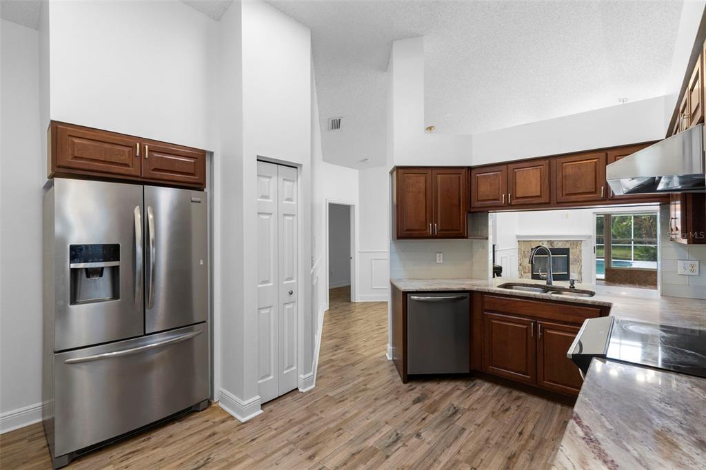 12957 Royal George Avenue Odessa, FL 33556 - Photo 9 of 37