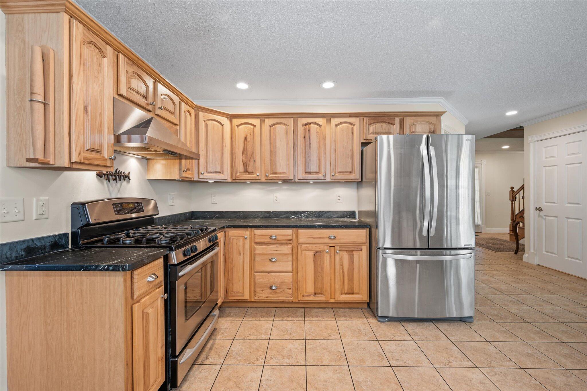 493 Church Road Bangor, ME 04401 - Photo 12 of 48 Kitchen