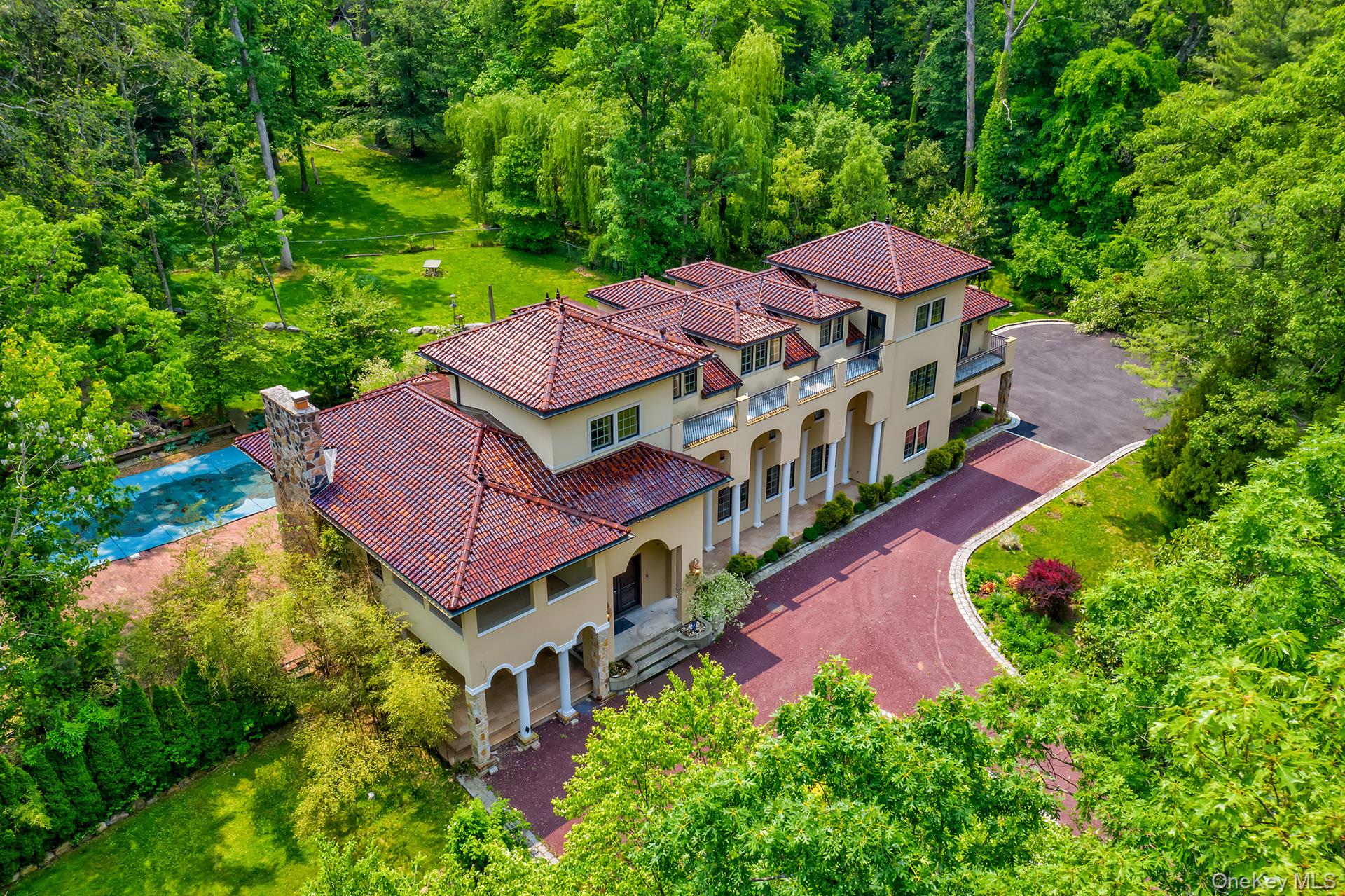 an aerial view of a house with yard swimming pool and outdoor seating