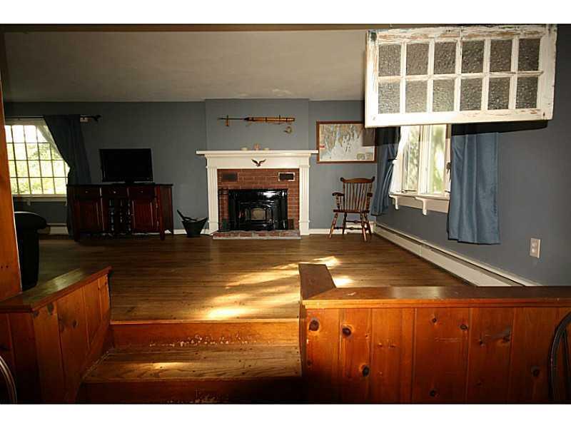 25 Montgomery Road Boothbay Harbor, ME 04538 - Photo 8 of 26 Living Room.