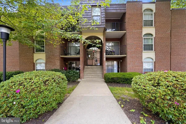 $359,900 | 8314 Tobin Road, Unit T3, Annandale, VA 22003