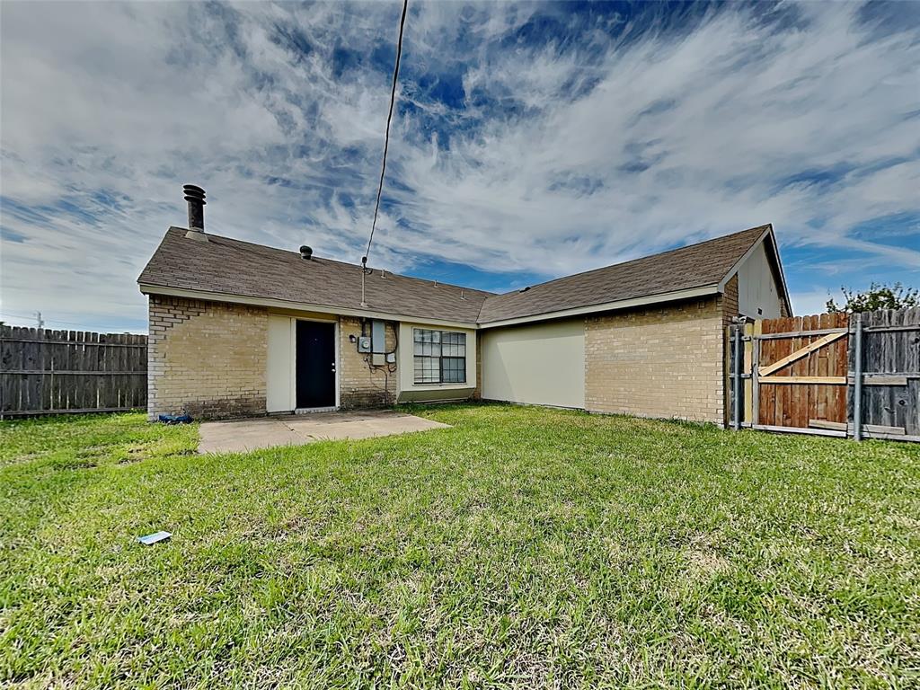 7621 Pebble Beach Drive Rowlett, TX 75088 - Photo 20 of 20 a backyard of a house