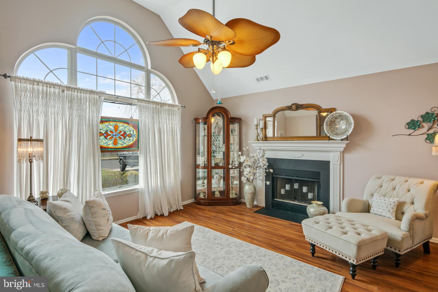 2033 Colonial Drive Croydon, PA 19021 - Photo 5 of 30 Living Room