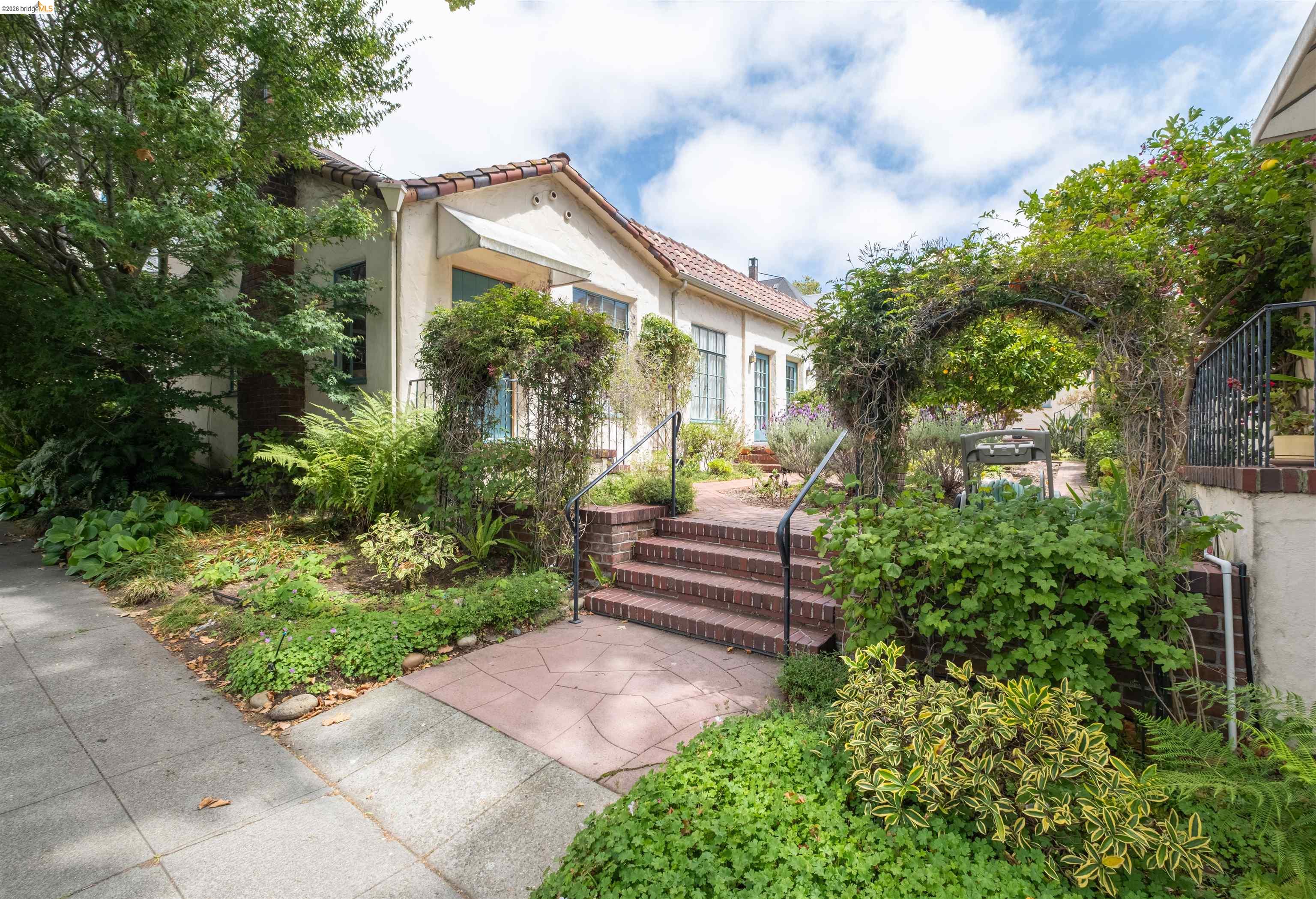 2444 Virginia Street, Unit B Berkeley, CA 94709 - Photo 6 of 39