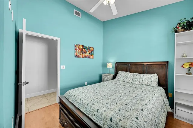 a view of a house with backyard and garden