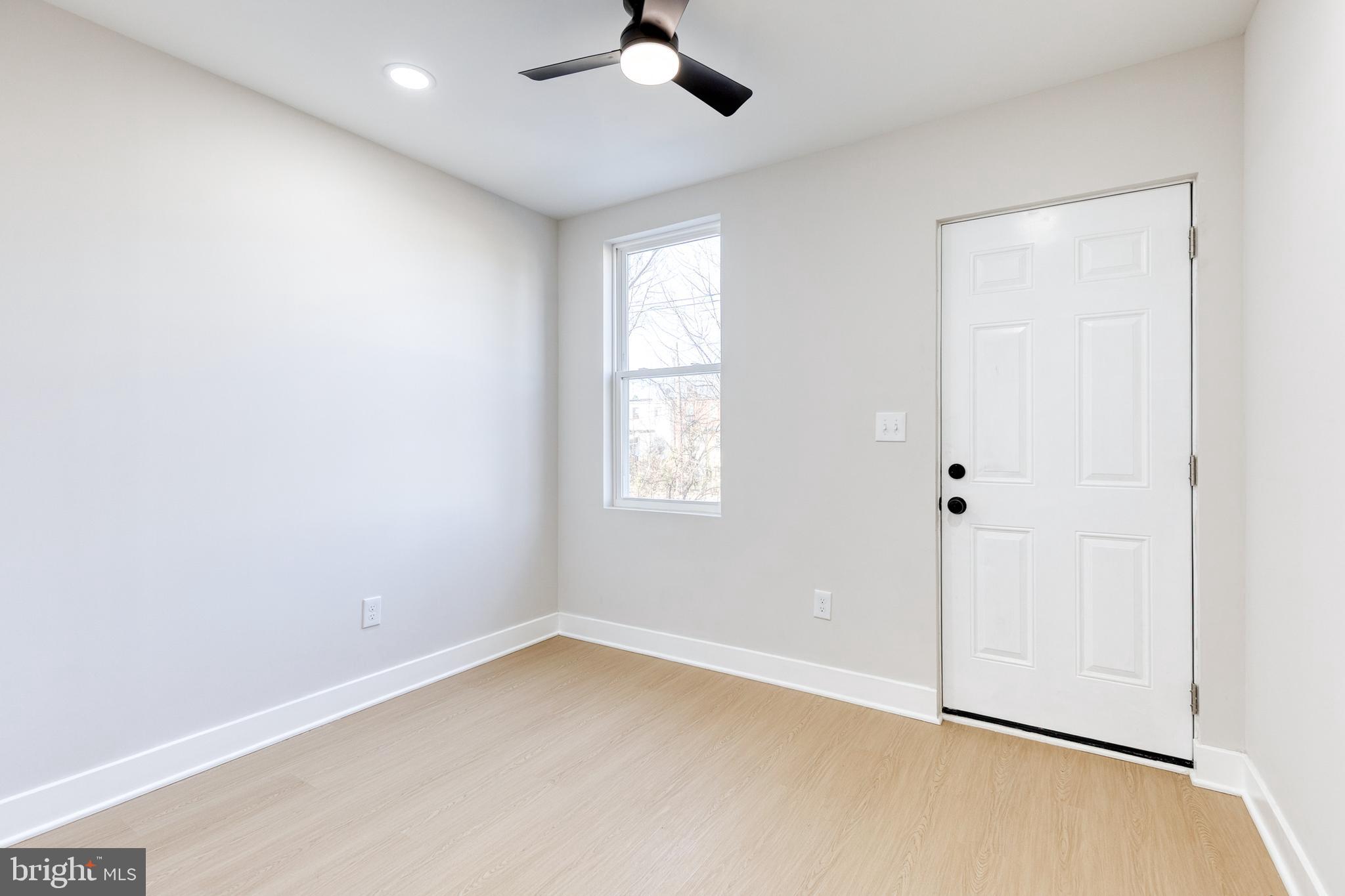 3716 Beehler Avenue Baltimore, MD 21215 - Photo 20 of 38 Main level bedroom with attached bath
