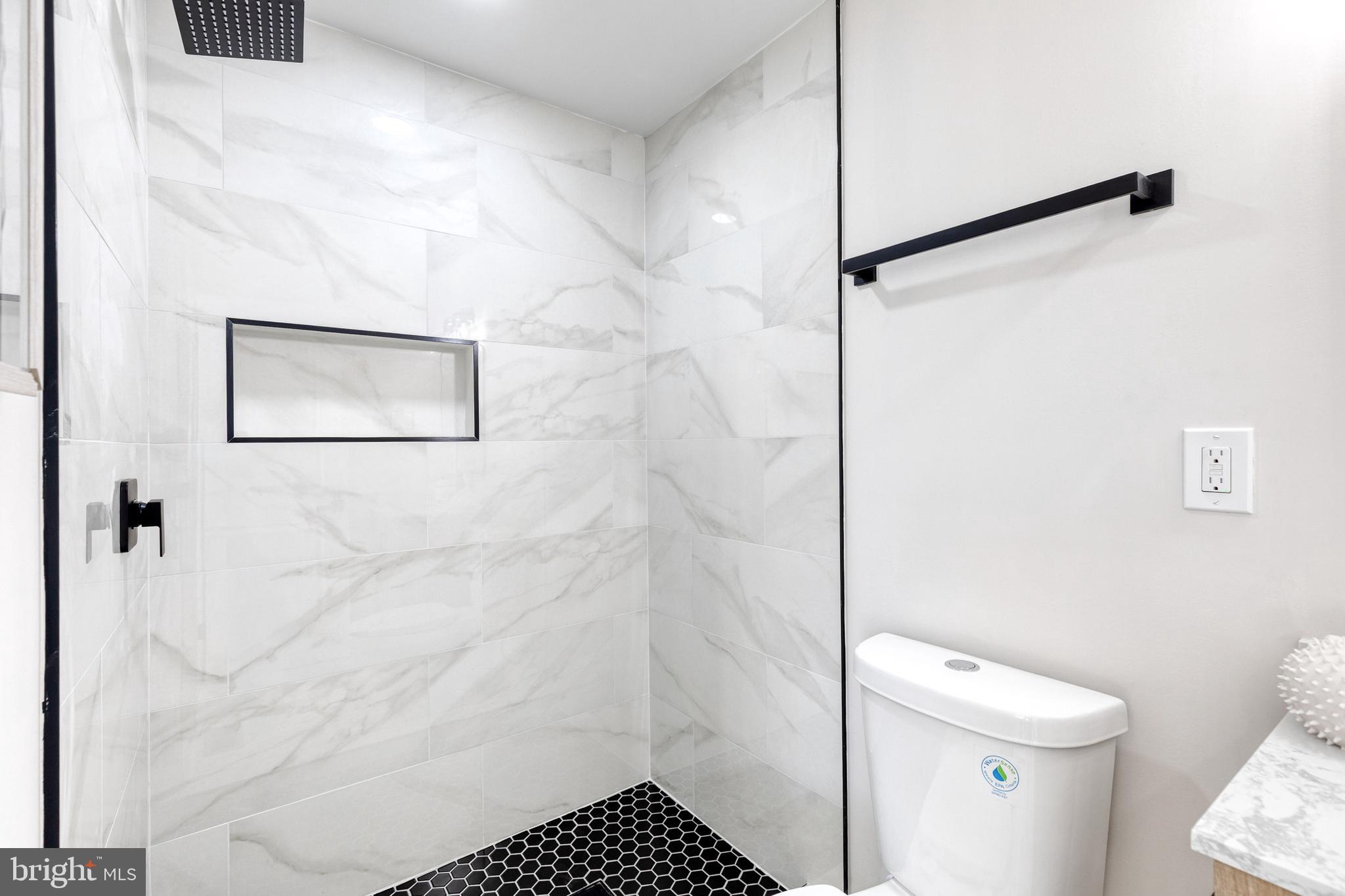 3716 Beehler Avenue Baltimore, MD 21215 - Photo 29 of 38 Second floor en suite full bath