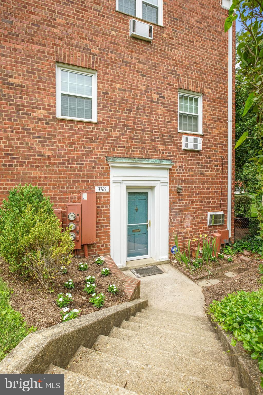 3769 Gunston Road Alexandria, VA 22302 - Photo 3 of 47 A Very Warm, Inviting, & Private Entrance!