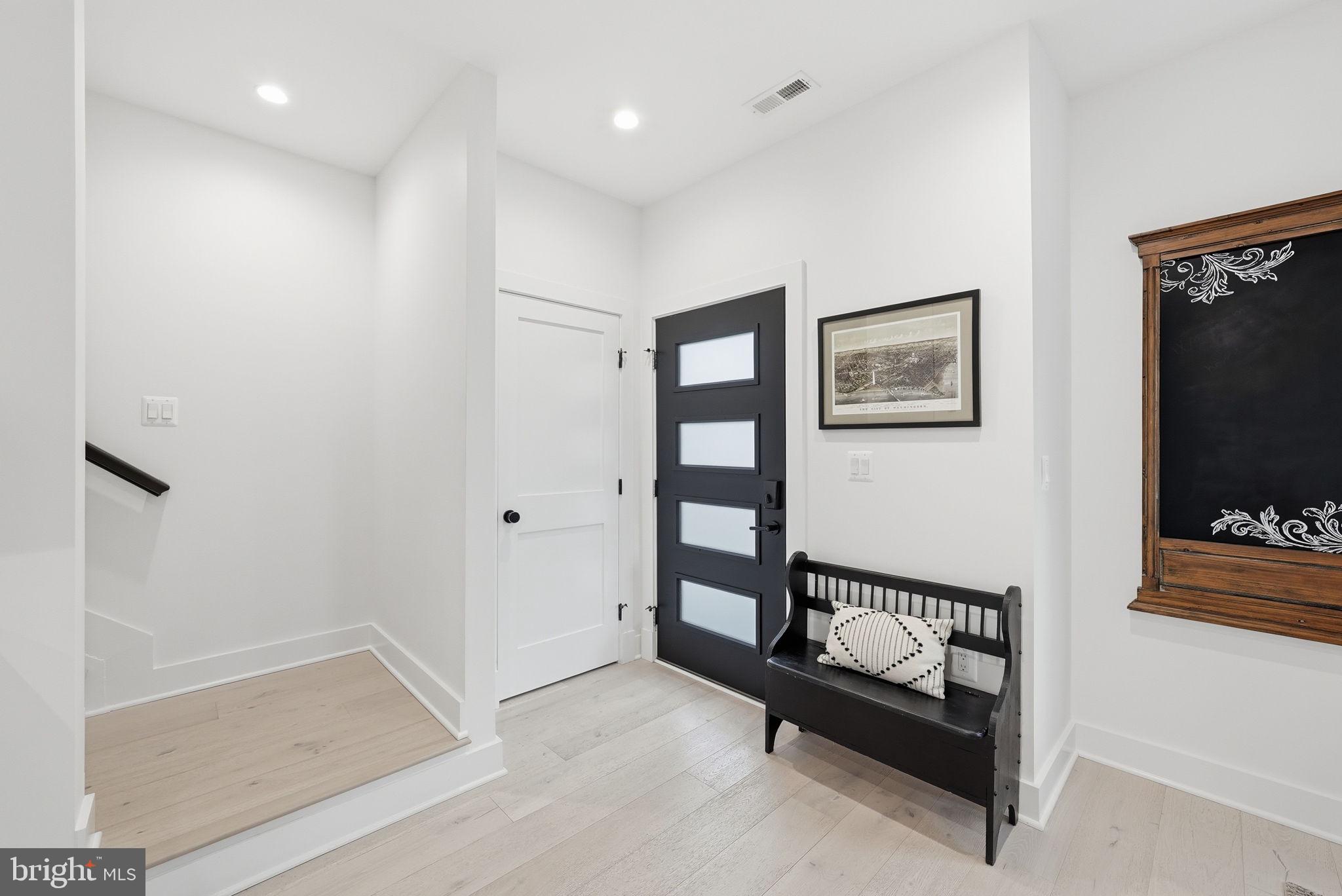 1422 Howard Road Annapolis, MD 21403 - Photo 5 of 61