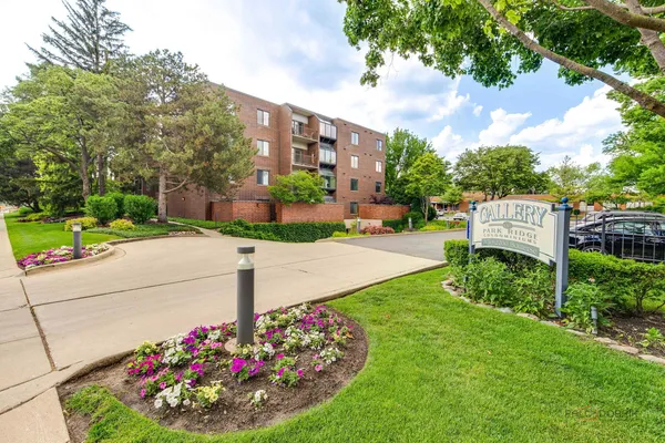 $478,900 | 2200 Bouterse Street, Unit 407, Park Ridge, IL 60068