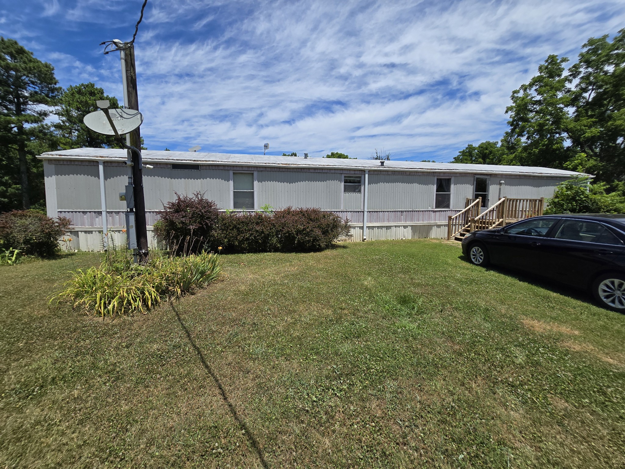 2285 Nancy Green Ridge Road Prospect, TN 38477 - Photo 2 of 17 a front view of a house with garden
