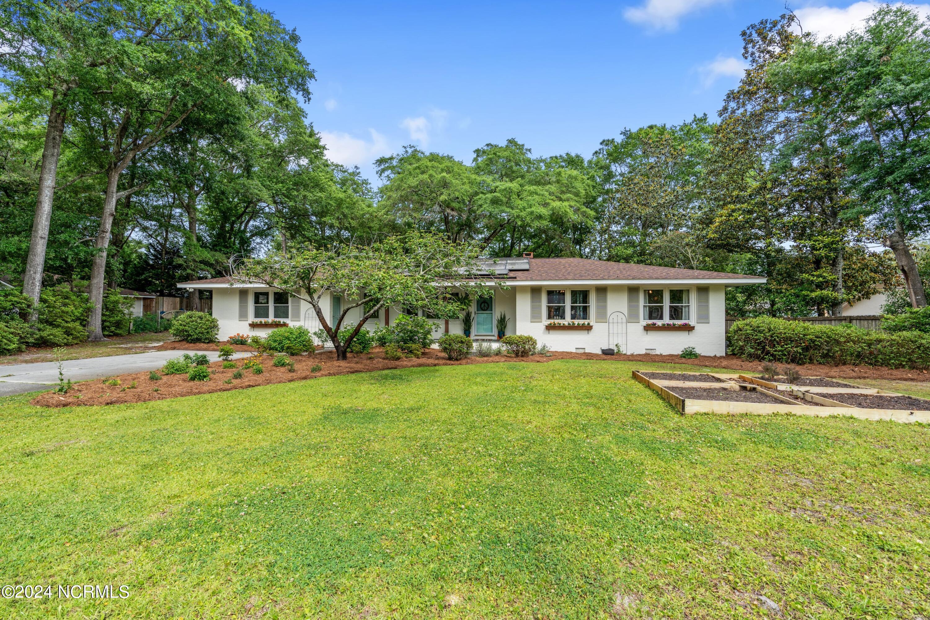 1408 Robin Hood Road Wilmington, NC 28401 - Photo 2 of 44 043-1408RobinhoodRoad-Wilmington-NC-2840