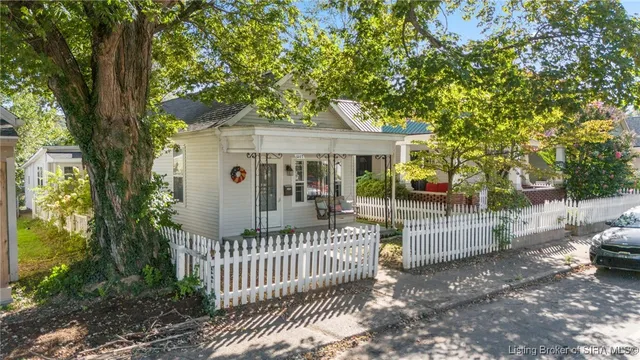 $224,900 | 1207 West Main Street, Madison, IN 47250