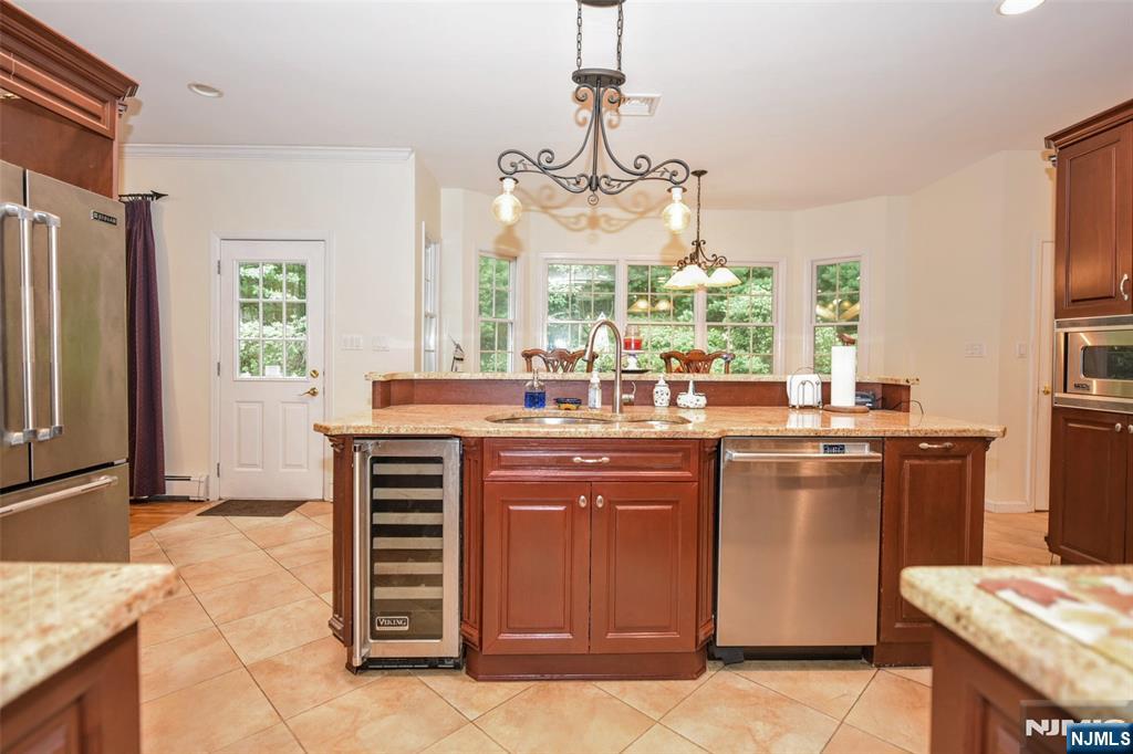 48 Ackerman Street Waldwick, NJ 07463 - Photo 12 of 34 Gallery Image 12