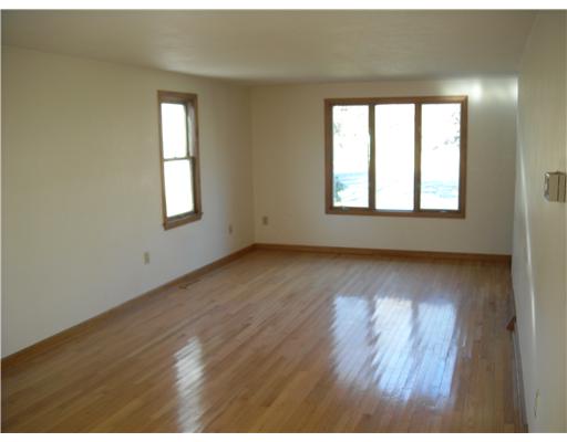 130 Cobble Hill Road Lincoln, RI 02865 - Photo 3 of 6 Living Room.