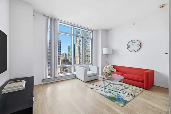 $995,000 | 18 West 48th Street, Unit 31D | Midtown Central