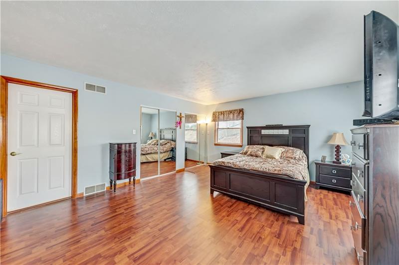 304 Robb Street McKees Rocks, PA 15136 - Photo 12 of 24