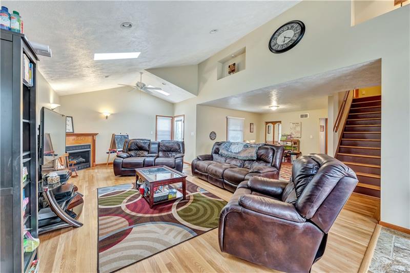 304 Robb Street McKees Rocks, PA 15136 - Photo 4 of 24