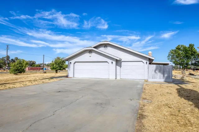 a view of garage and yard