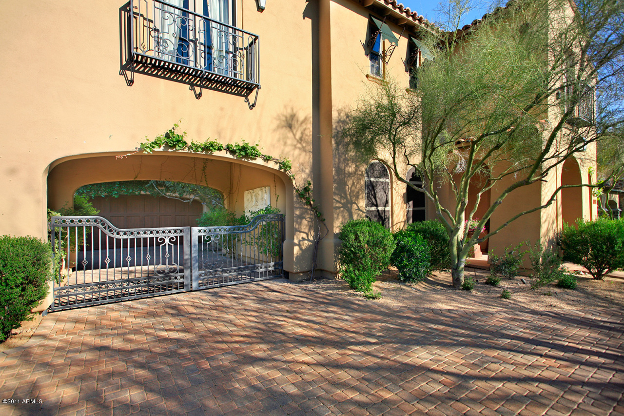 9280 East Mountain Spring Road Scottsdale, AZ 85255 - Photo 35 of 44 Gated Driveway