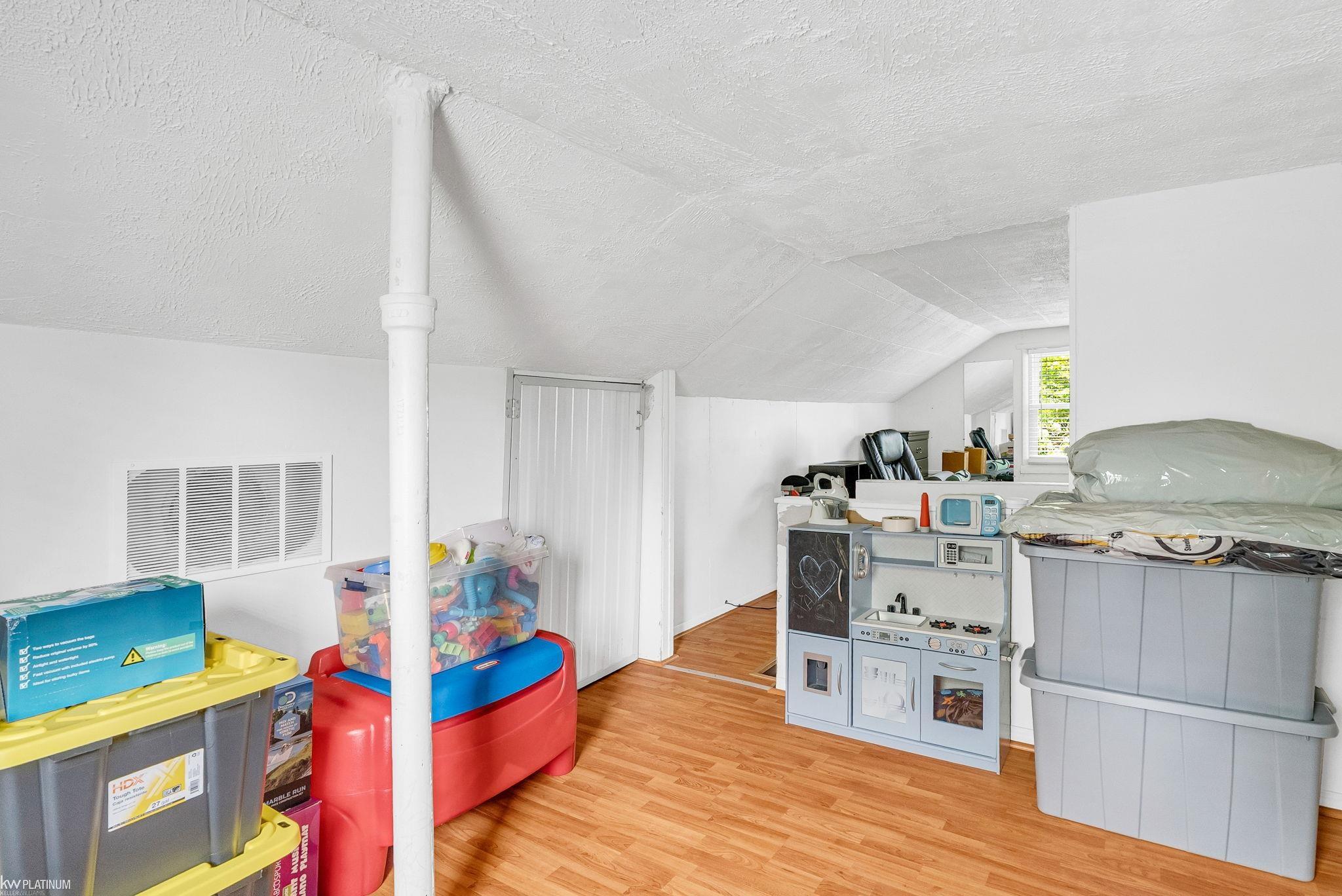 37474 Utica Road Sterling Heights, MI 48312 - Photo 14 of 17 50184512-f20574be-e01e-47d0-827d-27e98fa8430b.JPG