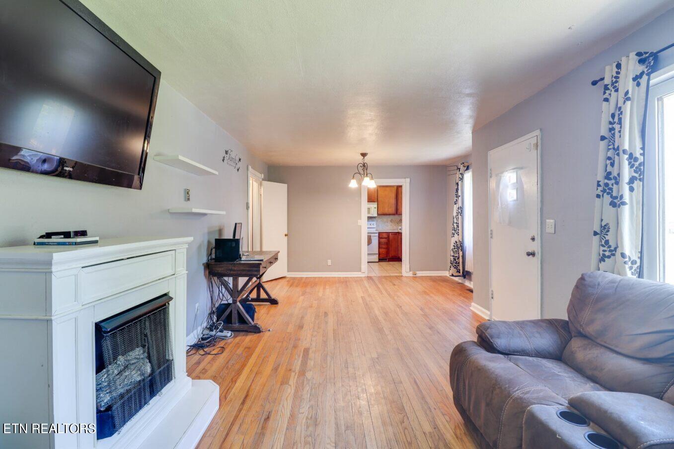 120 Salem Road Oak Ridge, TN 37830 - Photo 11 of 29 Living Room A4