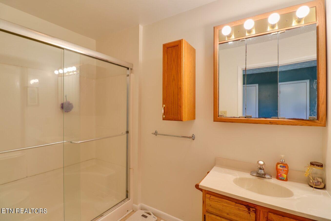 120 Salem Road Oak Ridge, TN 37830 - Photo 19 of 29 2nd Bathroom