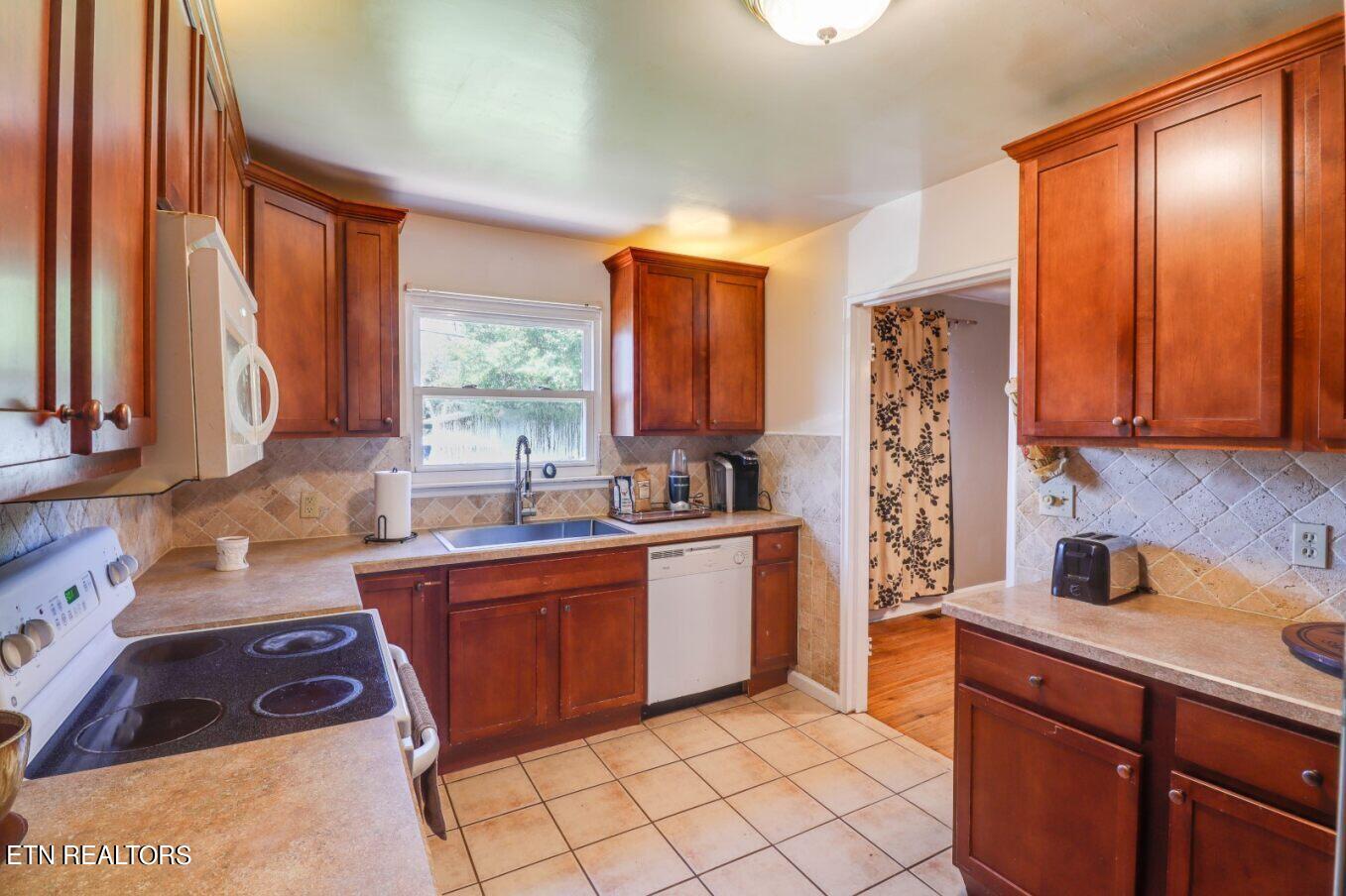 120 Salem Road Oak Ridge, TN 37830 - Photo 6 of 29 Kitchen A2
