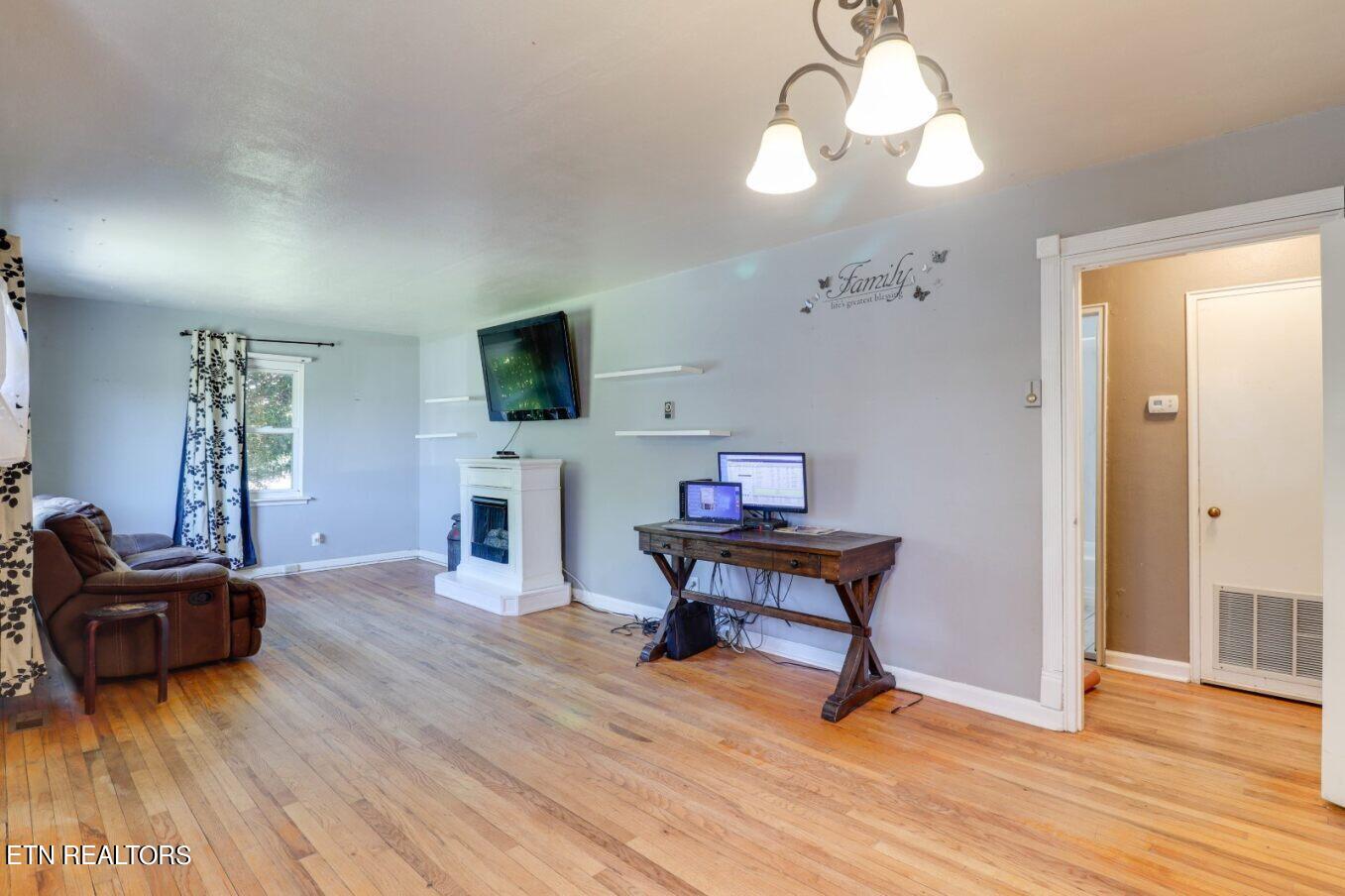 120 Salem Road Oak Ridge, TN 37830 - Photo 10 of 29 Living Room A2