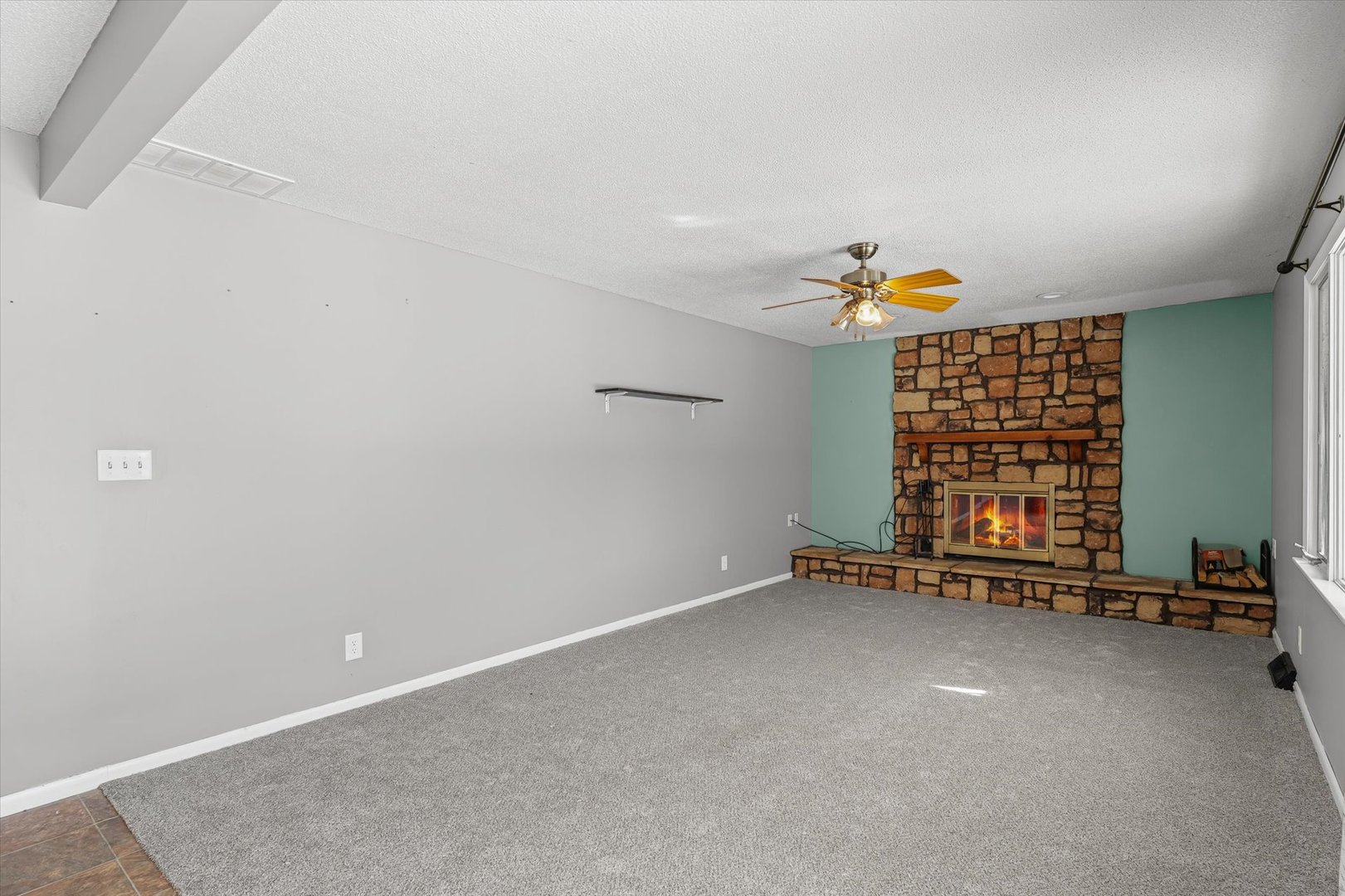 1058 North Drive Rantoul, IL 61866 - Photo 17 of 37 an empty room with windows