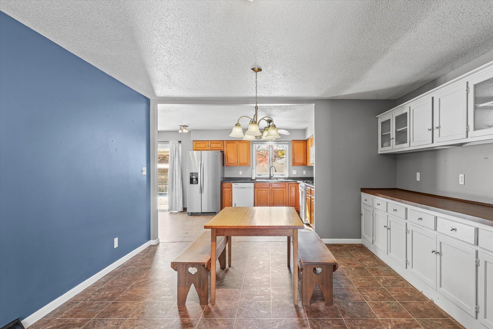 1058 North Drive Rantoul, IL 61866 - Photo 9 of 37 a dining room with furniture and window