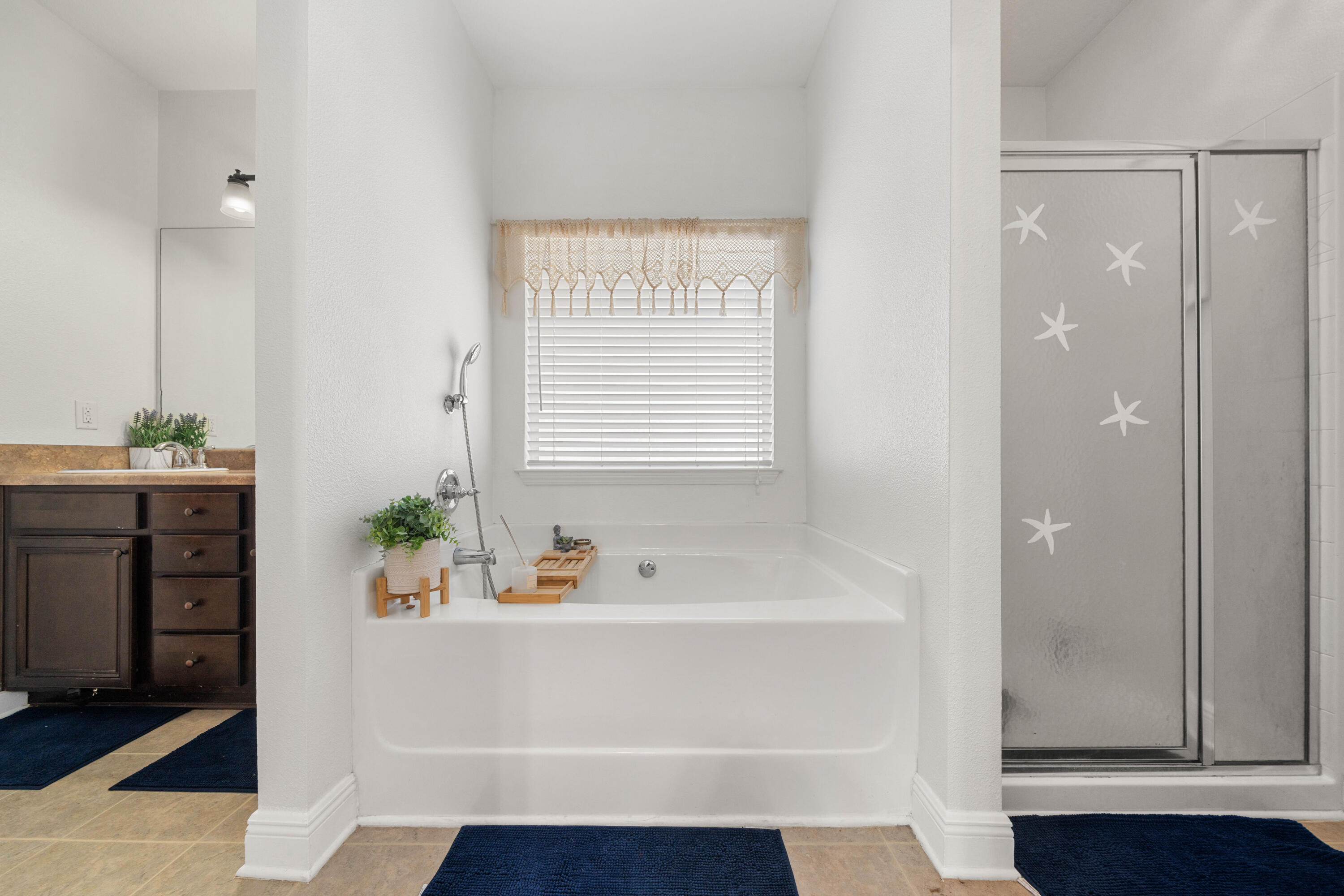 486 Fanny Ann Way Freeport, FL 32439 - Photo 20 of 58 a bathroom with a bathtub sink and mirror