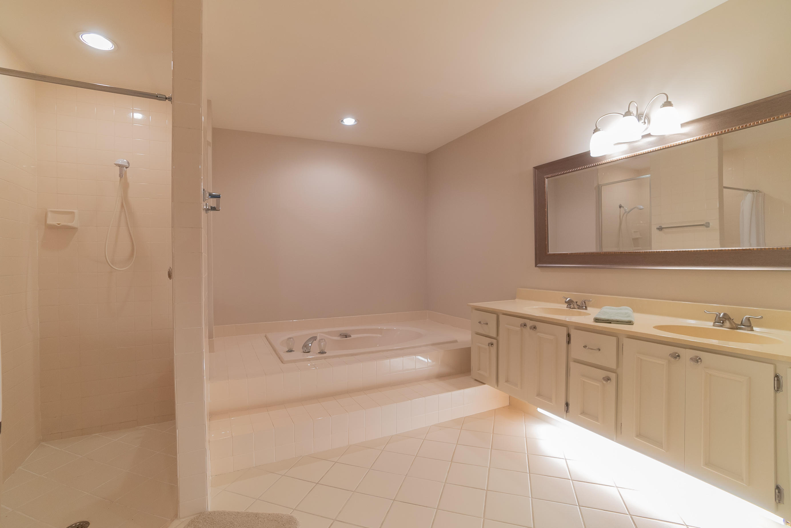 332 Ridge Road Jupiter, FL 33477 - Photo 12 of 30 Master Bathroom