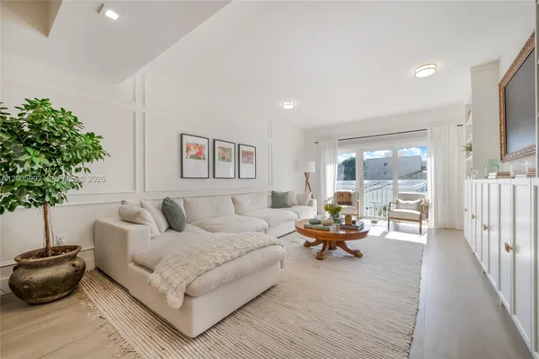$799,000 | 120 Salamanca Avenue, Unit 3B, Coral Gables, FL 33134